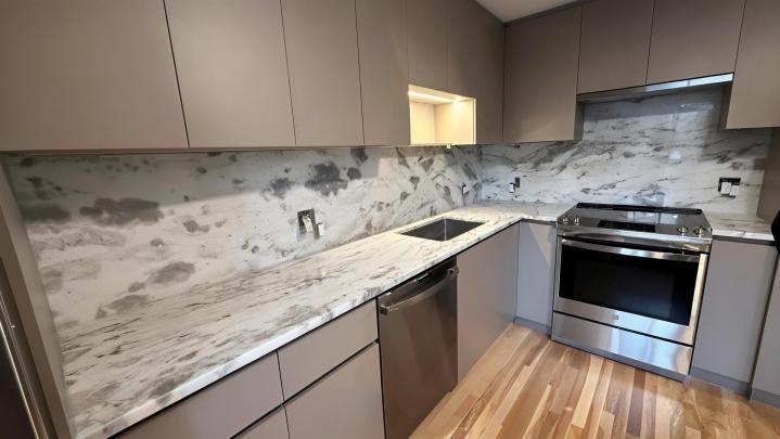 Installation sur mesure de comptoirs de cuisine à Montréal